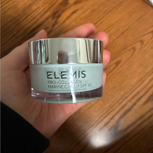 ELEMIS - Pro-Collagen Anti Aging Marine Cream SPF 30
1oz exp 04/28 - Picture 6 of 8